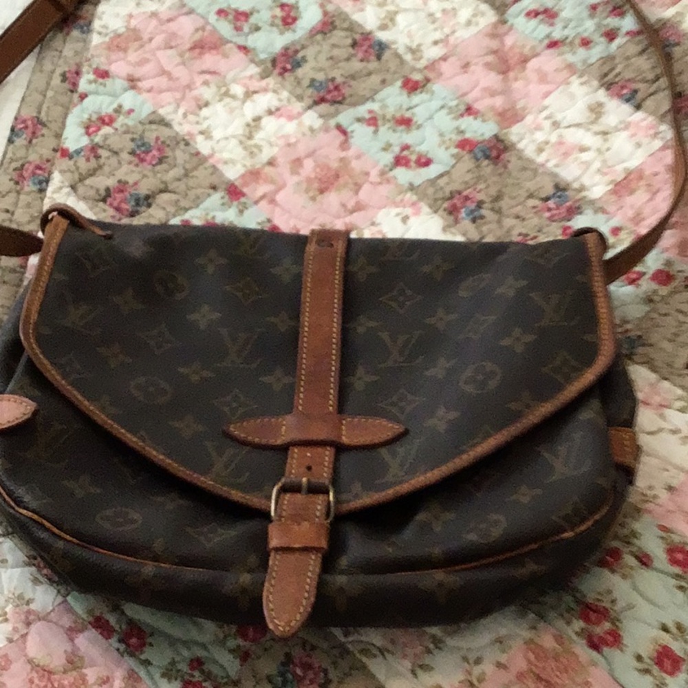 Louis Vuitton Saumur 30